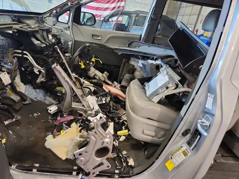 2020 TOYOTA SIENNA XLE 8-PASSENGER  