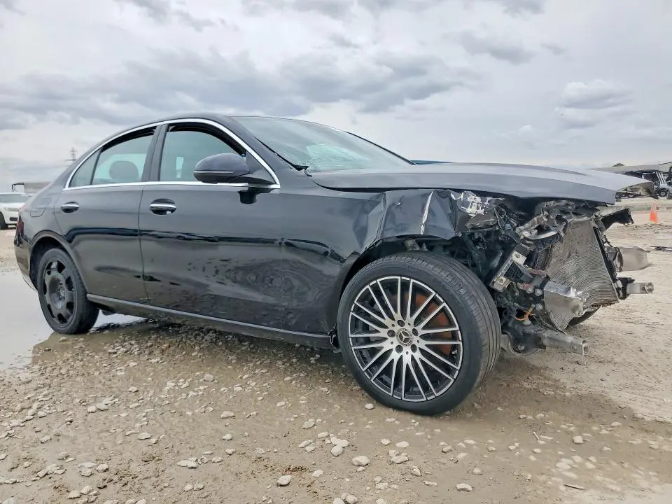 2024 MERCEDES-BENZ C 300  