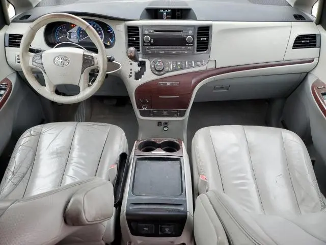 2011 TOYOTA SIENNA XLE  