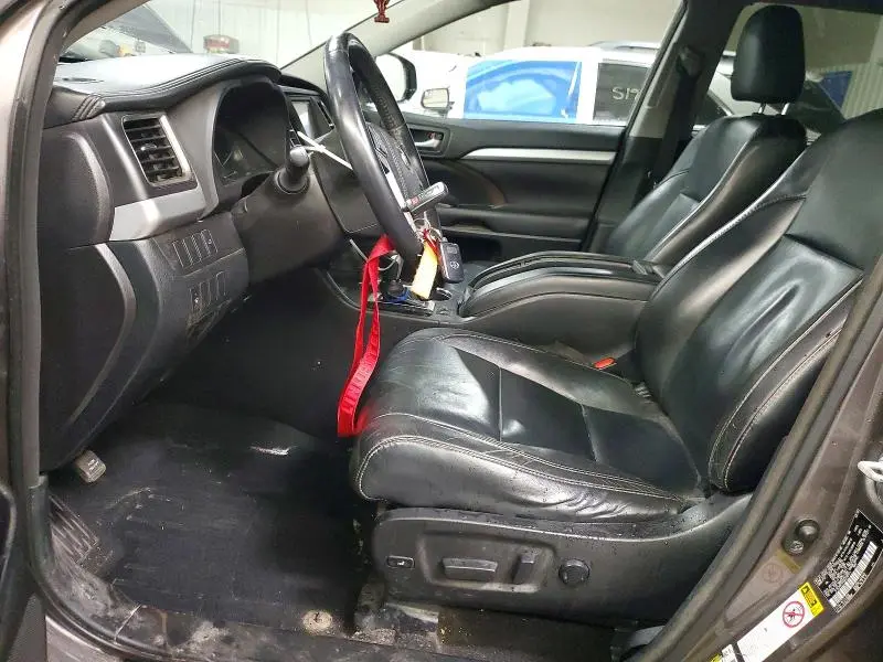 2016 TOYOTA HIGHLANDER XLE  