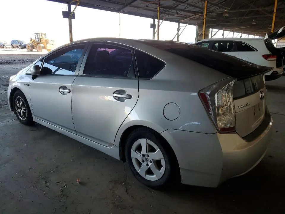 2010 TOYOTA PRIUS III  