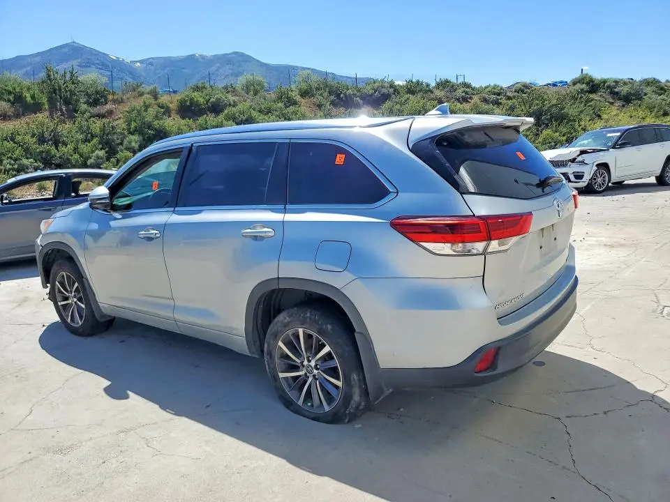 2017 TOYOTA HIGHLANDER XLE  