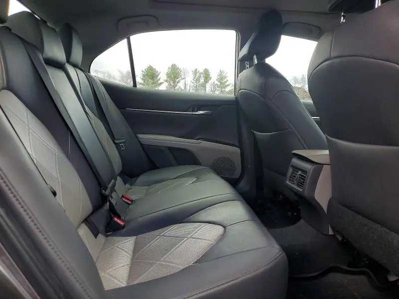 2019 TOYOTA CAMRY XLE  