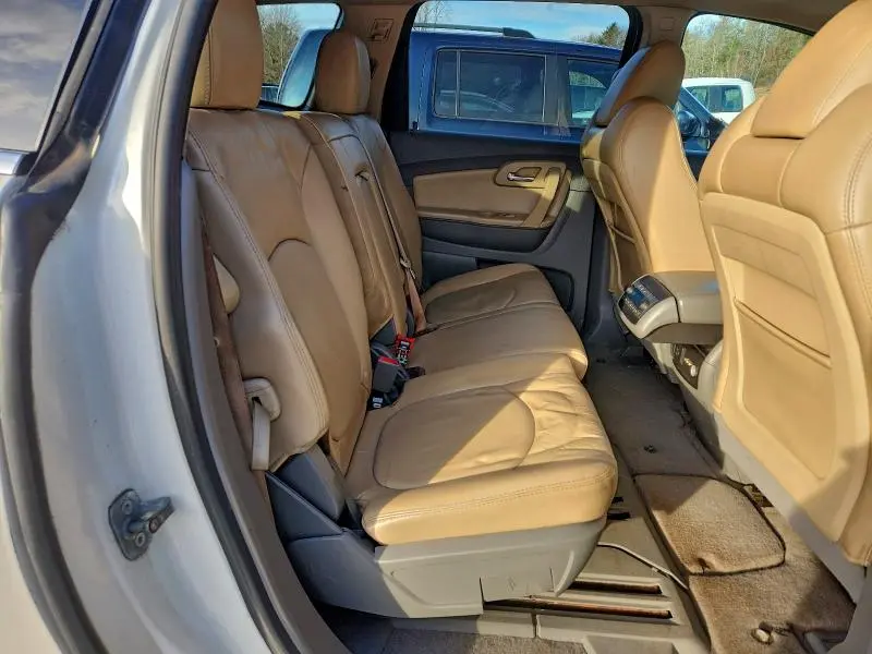 2011 CHEVROLET TRAVERSE LT  