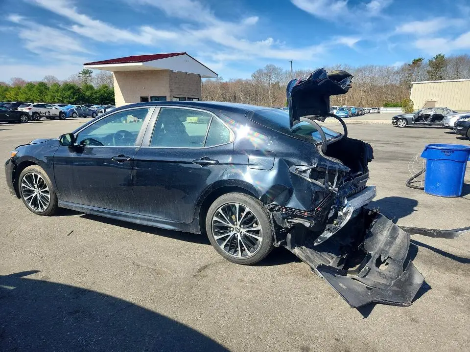 2018 TOYOTA CAMRY SE  