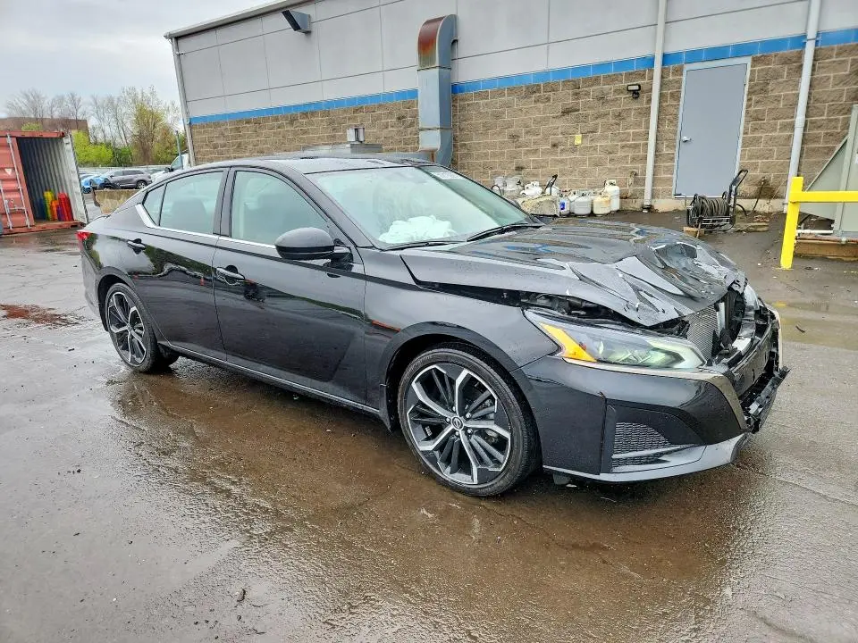 2023 NISSAN ALTIMA SR  
