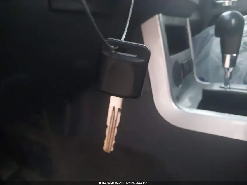 2011 NISSAN PATHFINDER SV