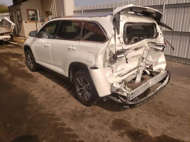2019 TOYOTA HIGHLANDER SE