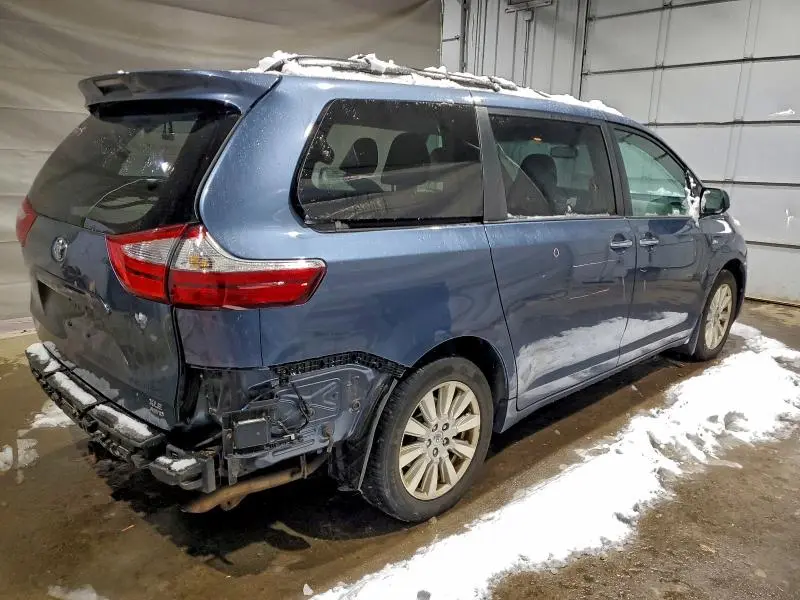 2017 TOYOTA SIENNA XLE  