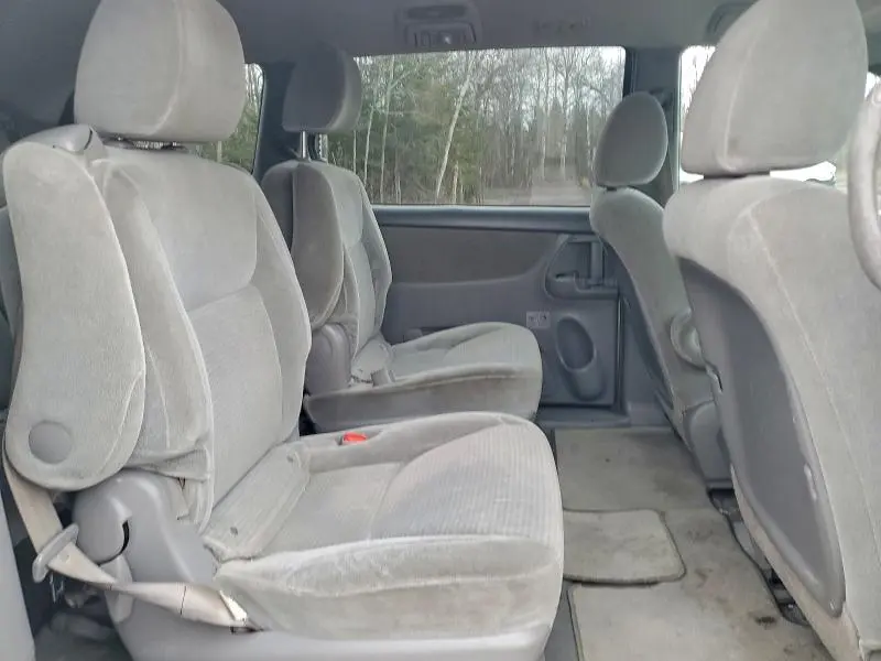 2010 TOYOTA SIENNA CE  