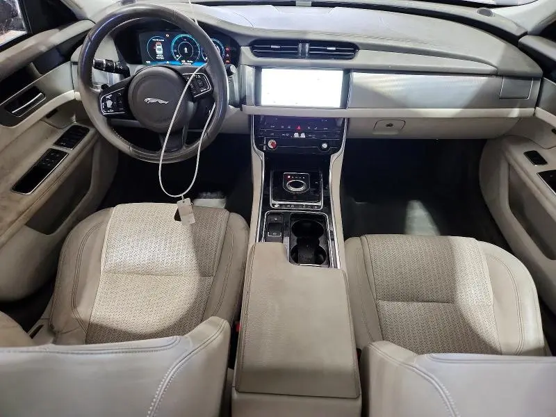 2017 JAGUAR XF PRESTIGE  