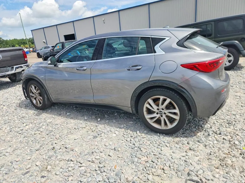 2018 INFINITI QX30 LUXURY  