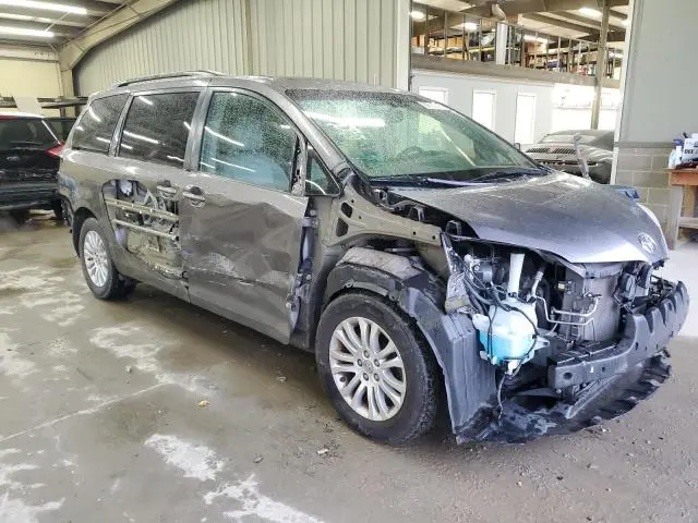 2015 TOYOTA SIENNA XLE  