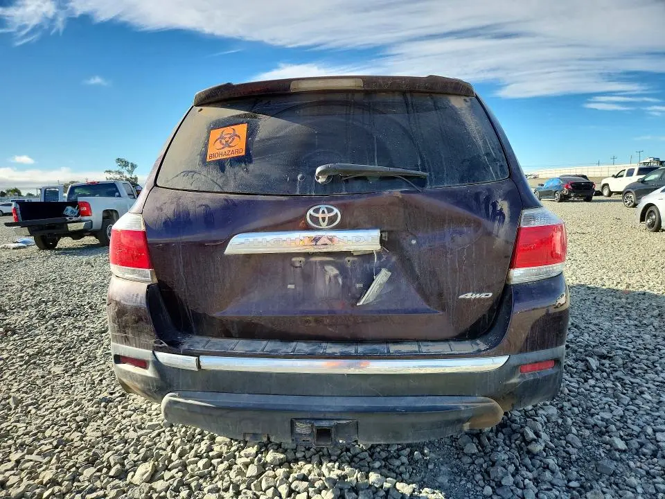 2013 TOYOTA HIGHLANDER SE  