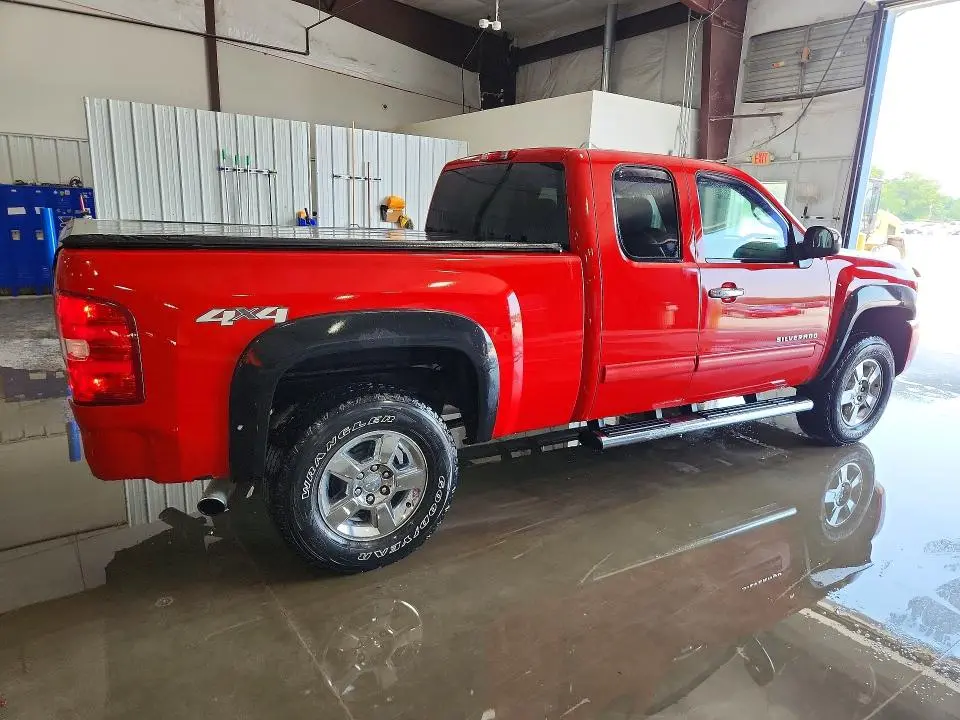 2011 CHEVROLET SILVERADO K1500 LT  