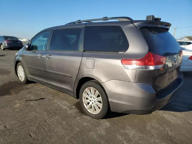 2011 TOYOTA SIENNA XLE  