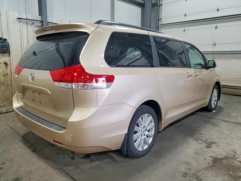 2013 TOYOTA SIENNA XLE 7-PASSENGER  