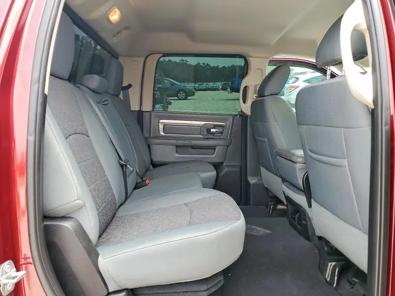 2016 RAM 1500 SLT  