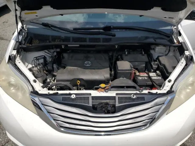 2011 TOYOTA SIENNA XLE  