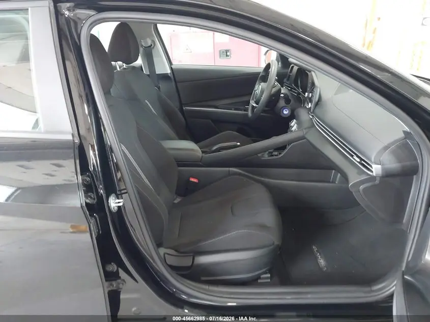 2023 HYUNDAI ELANTRA SE