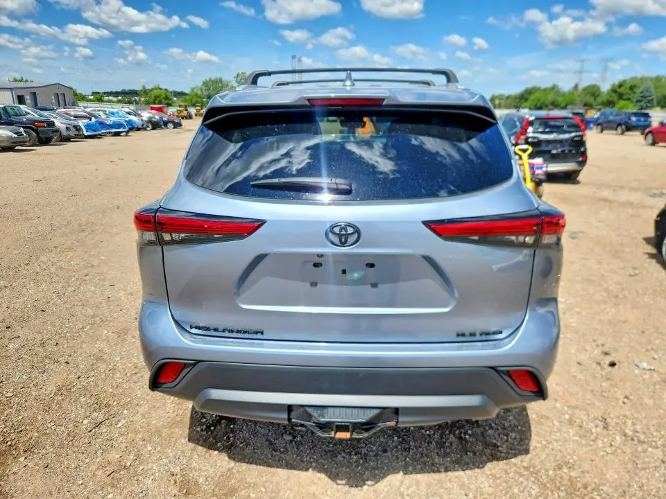 2022 TOYOTA HIGHLANDER XLE  