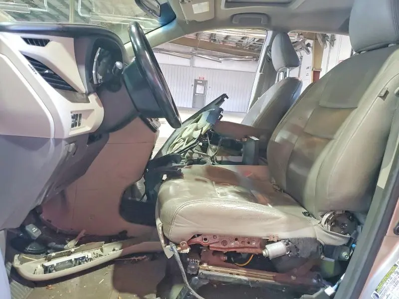 2015 TOYOTA SIENNA XLE 8-PASSENGER  