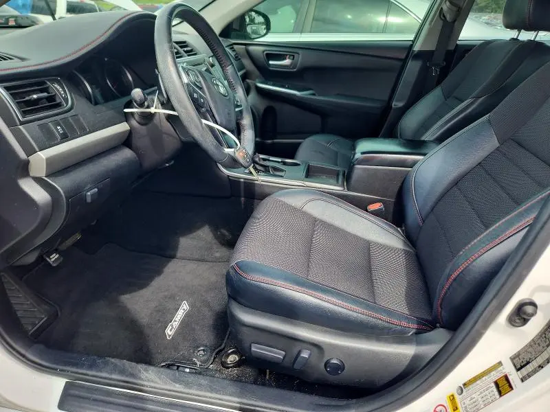 2017 TOYOTA CAMRY SE  