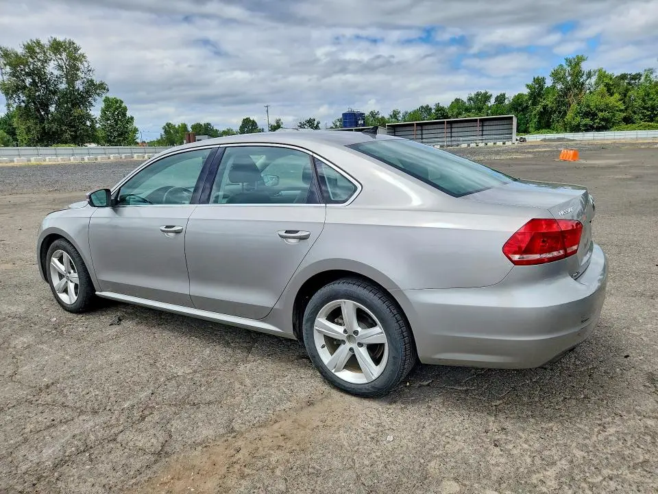 2013 VOLKSWAGEN PASSAT SE  