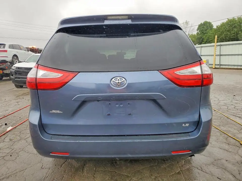 2017 TOYOTA SIENNA LE  