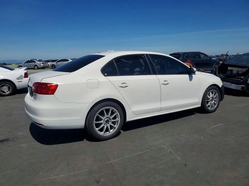 2012 VOLKSWAGEN JETTA SE  