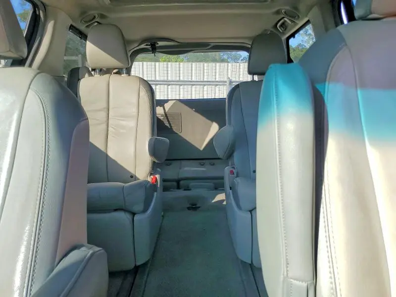2011 TOYOTA SIENNA LIMITED 7-PASSENGER  
