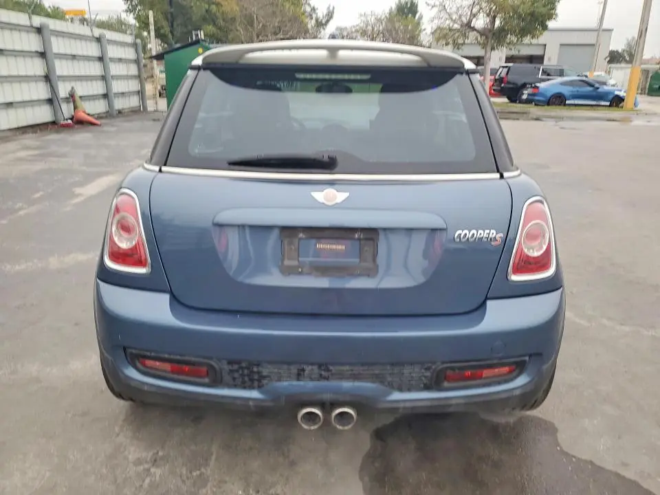 2011 MINI COOPER S  