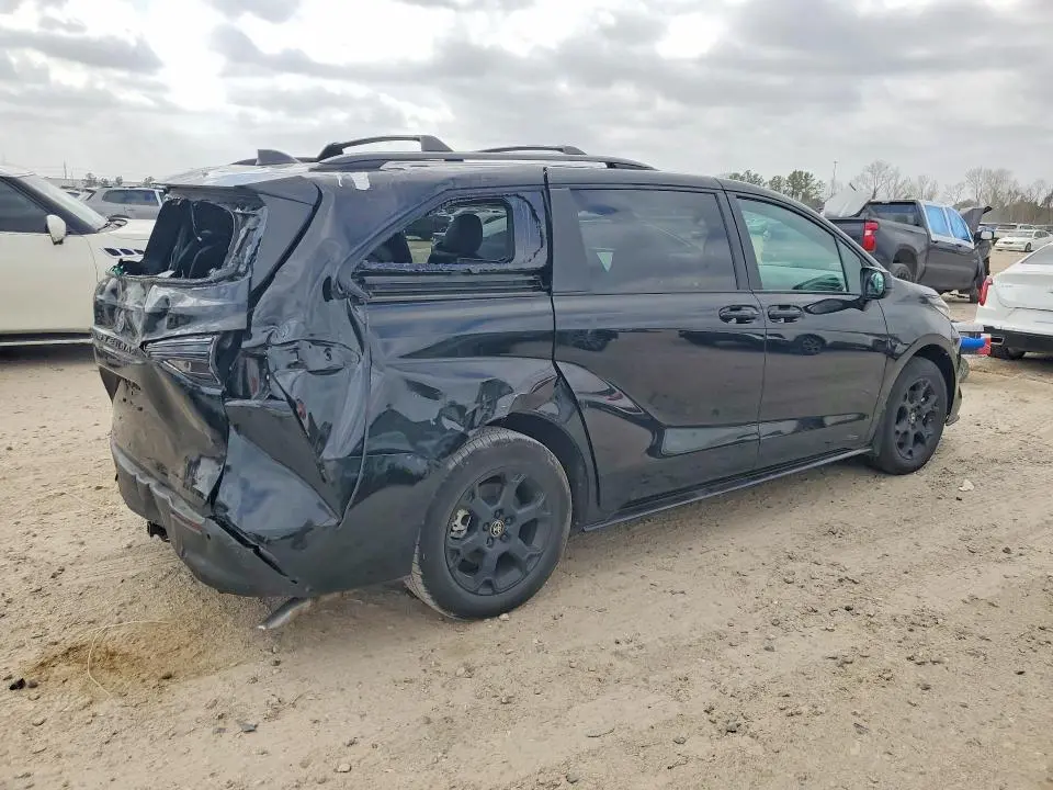 2025 TOYOTA SIENNA WOODLAND EDITION  