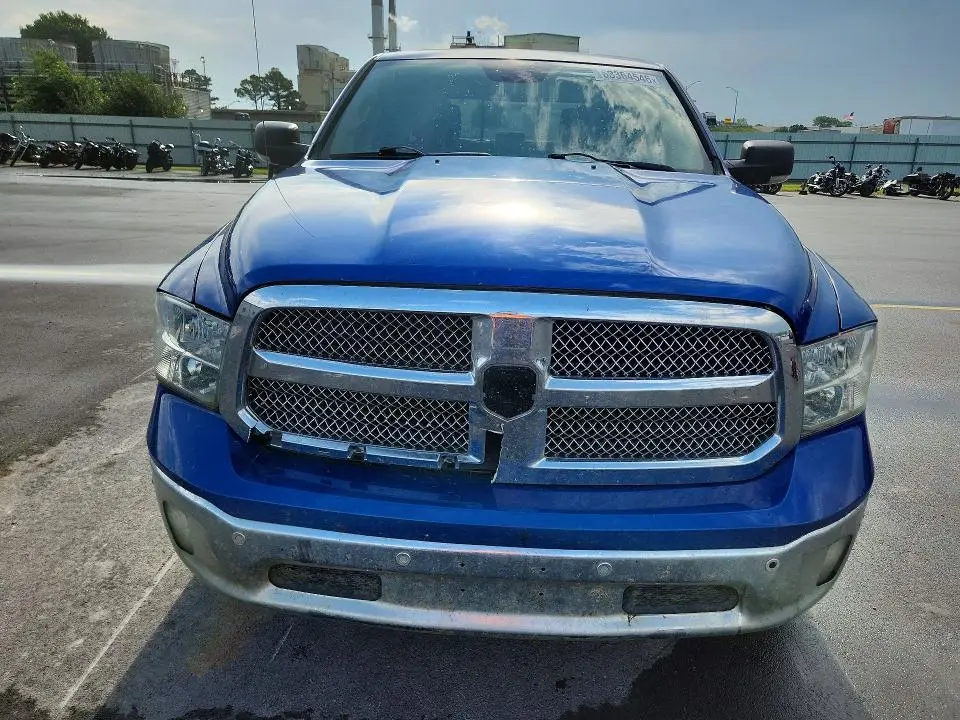 2016 RAM 1500 SLT  