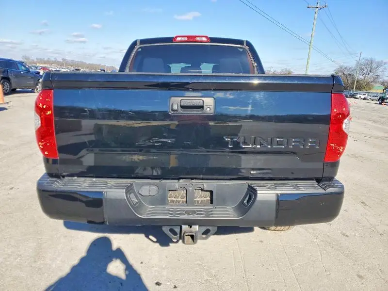 2018 TOYOTA TUNDRA CREWMAX SR5  