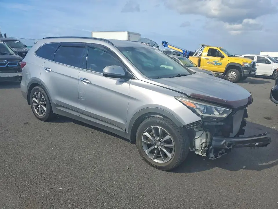 2018 HYUNDAI SANTA FE SE  