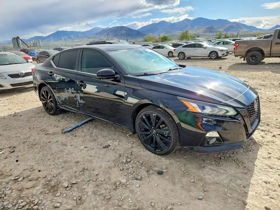 2022 NISSAN ALTIMA SR  