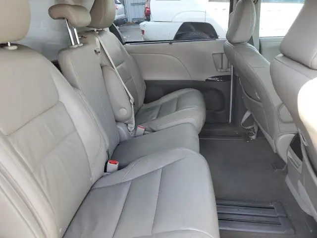 2015 TOYOTA SIENNA XLE  