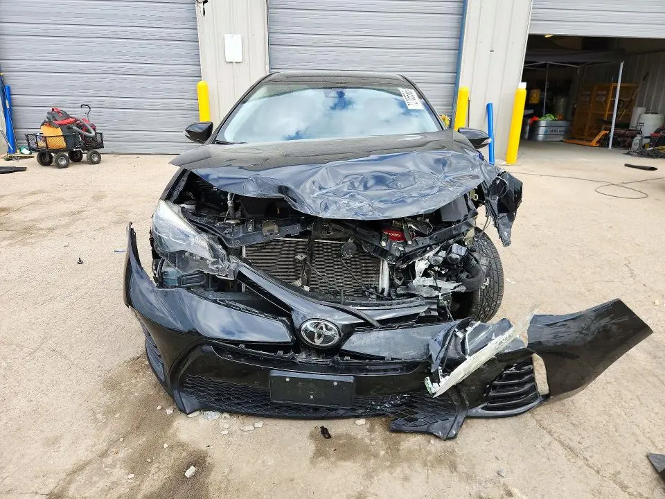 2017 TOYOTA COROLLA SE  