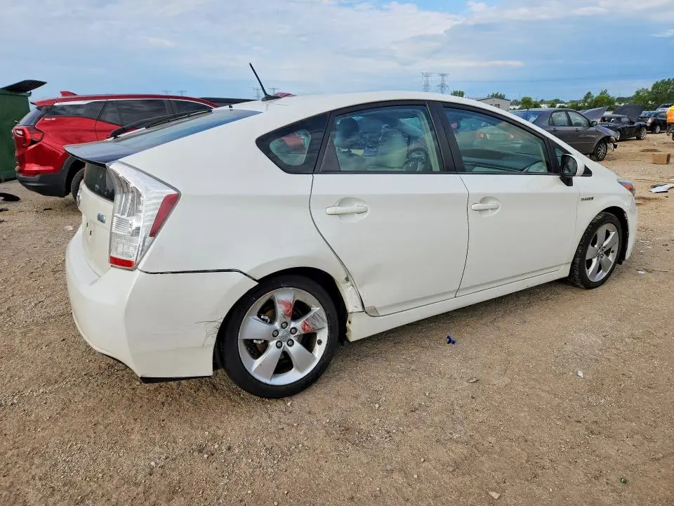 2010 TOYOTA PRIUS V  