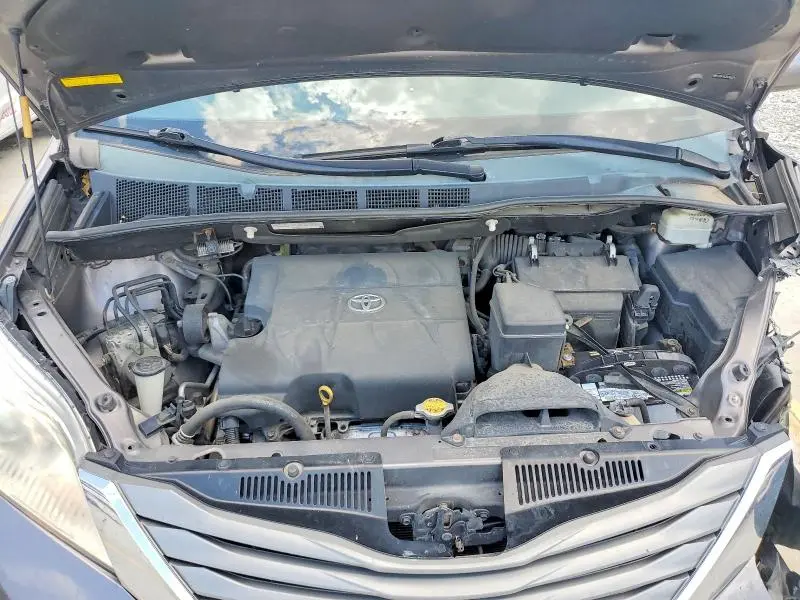 2013 TOYOTA SIENNA XLE 8-PASSENGER  