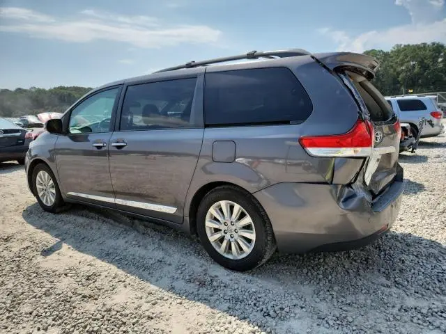 2013 TOYOTA SIENNA XLE  