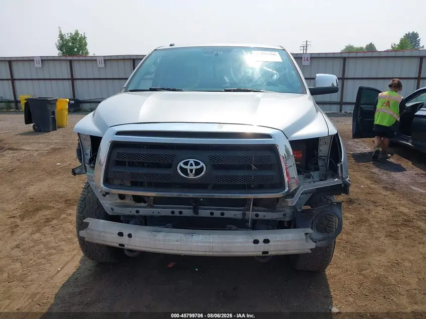 2013 TOYOTA TUNDRA GRADE 5.7L V8