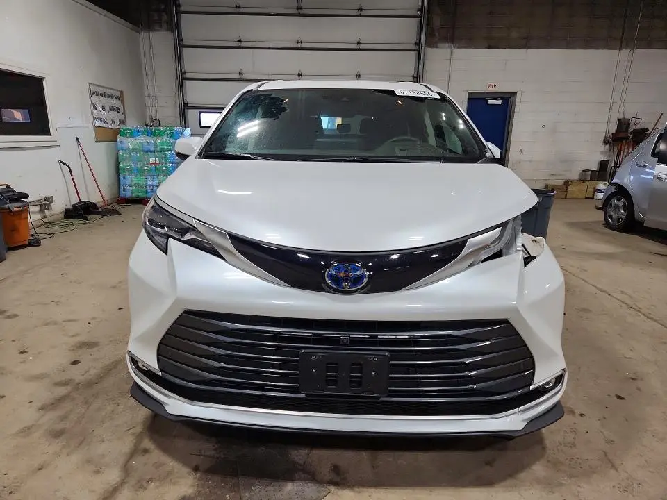 2024 TOYOTA SIENNA PLATINUM 7-PASSENGER  
