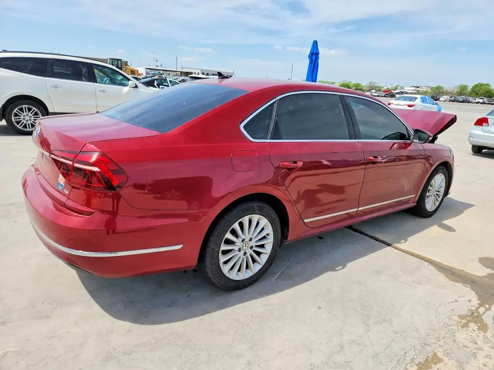 2017 VOLKSWAGEN PASSAT SE  