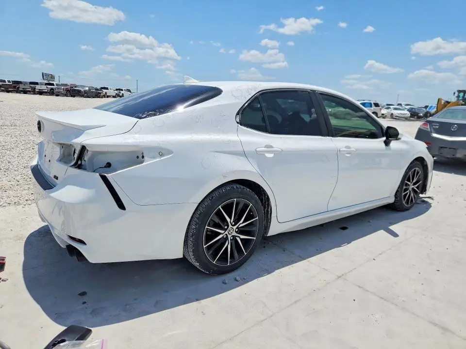 2022 TOYOTA CAMRY SE  