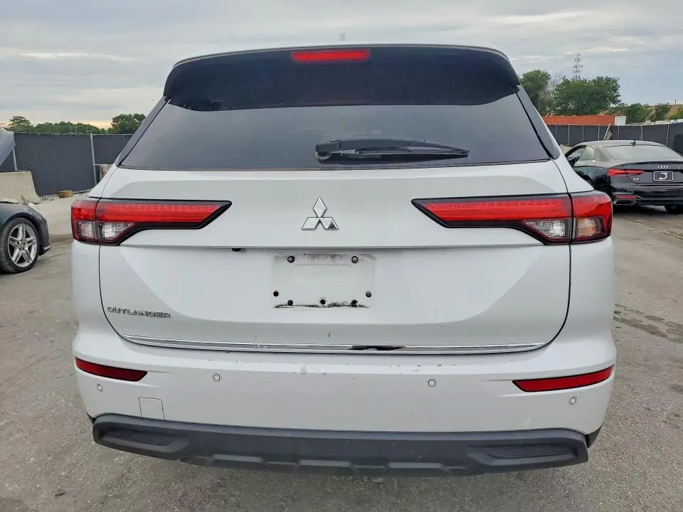 2022 MITSUBISHI OUTLANDER ES  