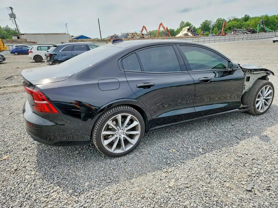 2020 VOLVO S60 T6 MOMENTUM  