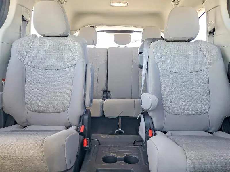2022 TOYOTA SIENNA LE  