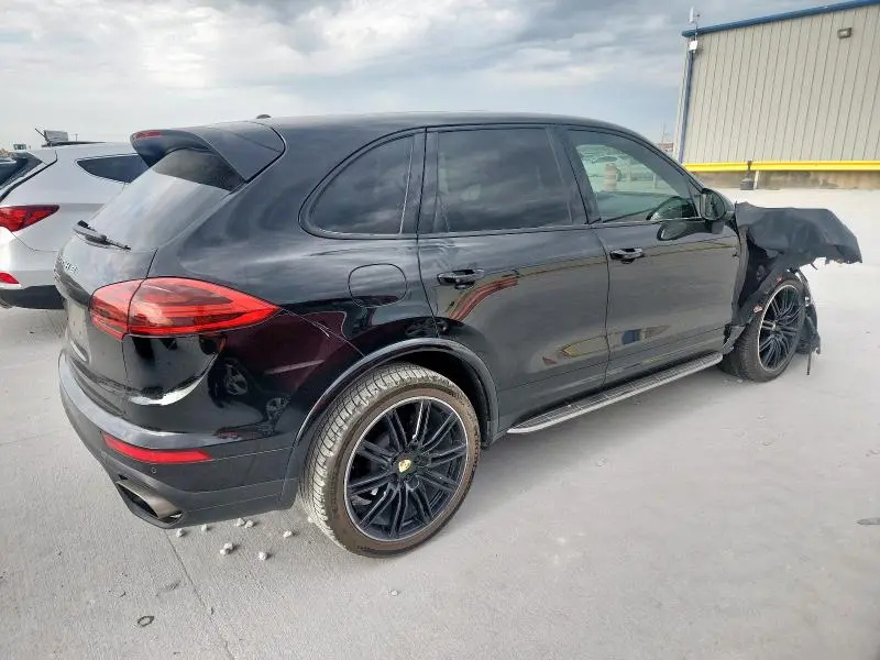 2017 PORSCHE CAYENNE   
